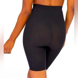 Assets by Sara Blakely Mid-Thigh Shaper Unbelievable Underwear NWT